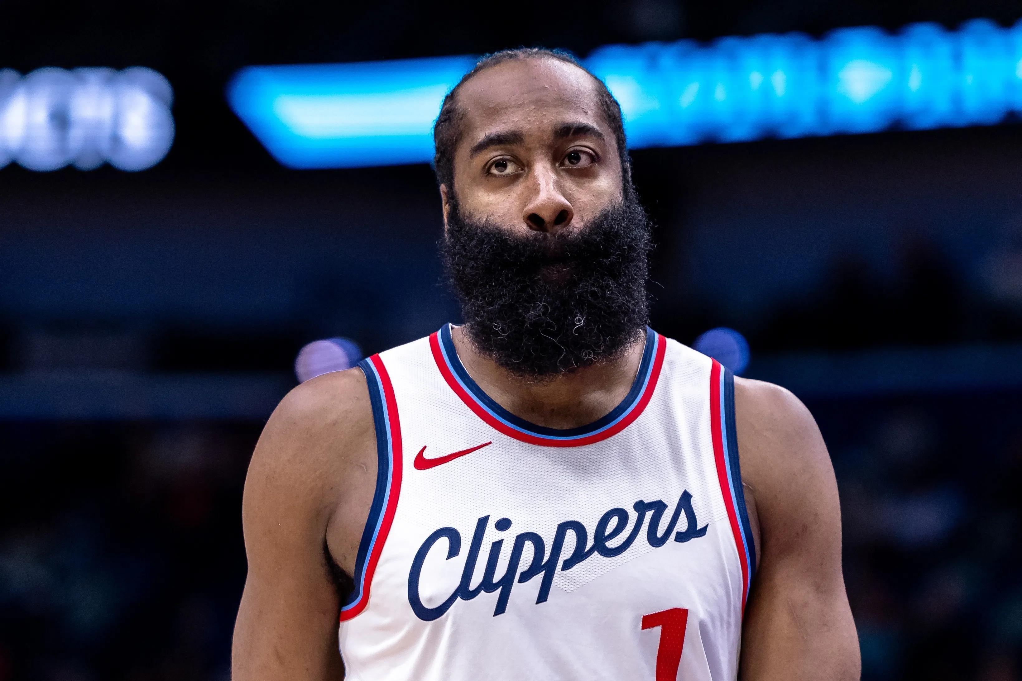 九游游戏官网哈登重返赛场,险胜首场状态出色,FPX观众沸腾!的简单介绍