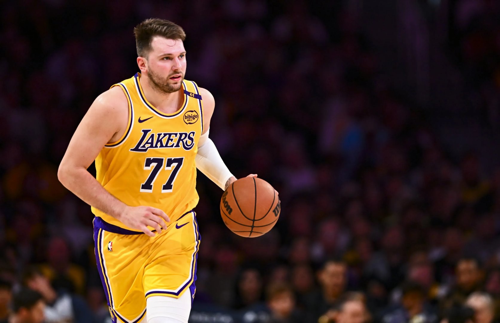 九游在线平台东契奇官方宣布锐不可当新规，塞尔维亚队引发争议！(东契奇9381击败英国队新)