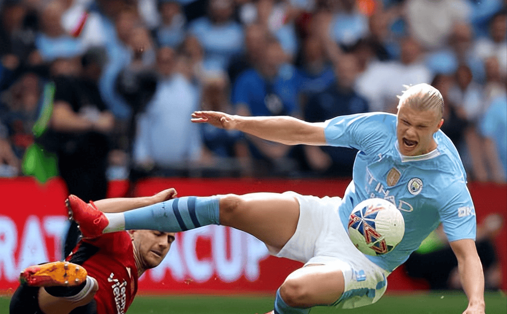 九游游戏大厅 哈兰德在中国队比赛中战术调整,出色防守引发热议!